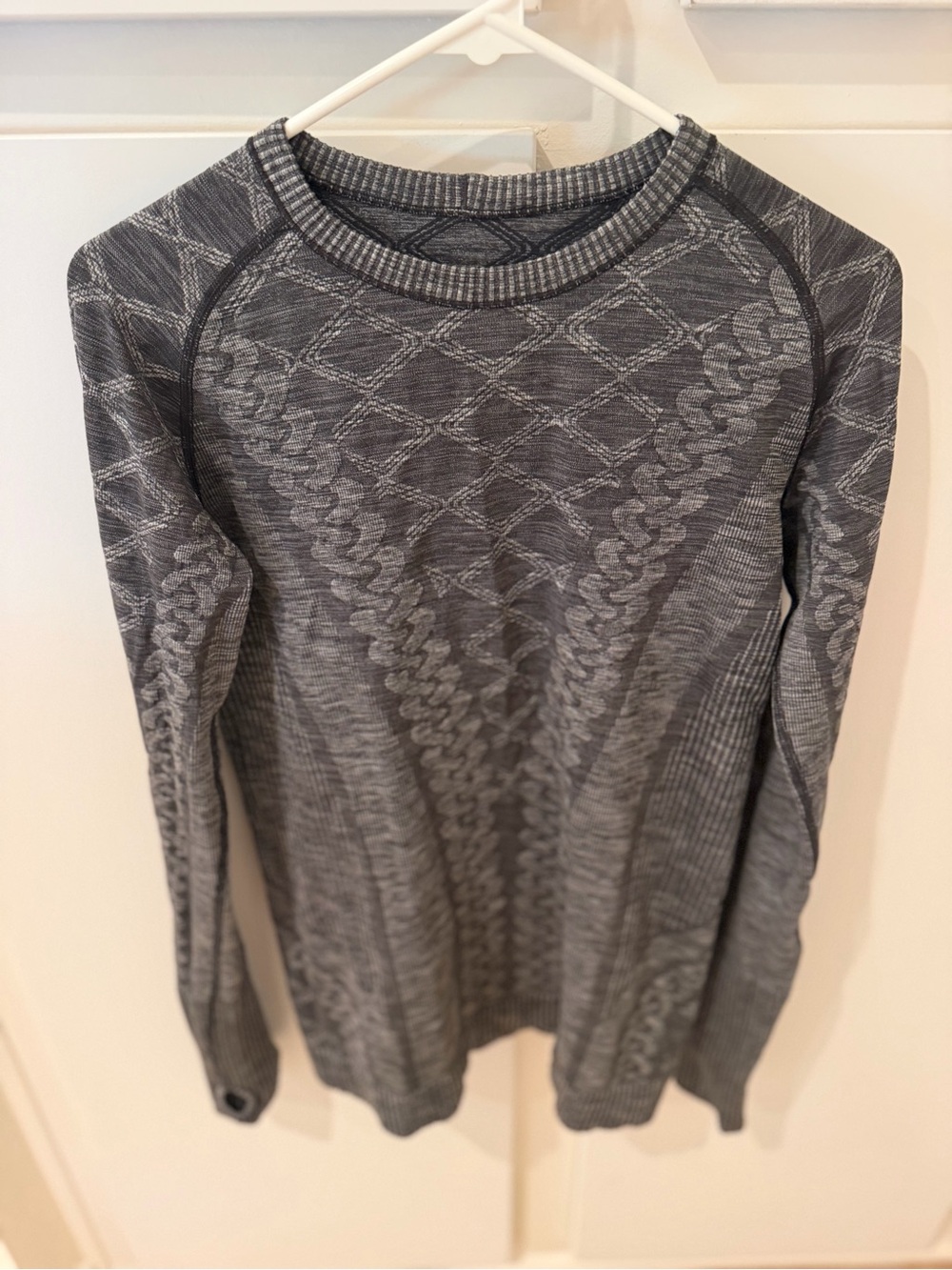 Lululemon XS Pullover Seamless Cable Knit Long Sleeve Gray Thumbholes